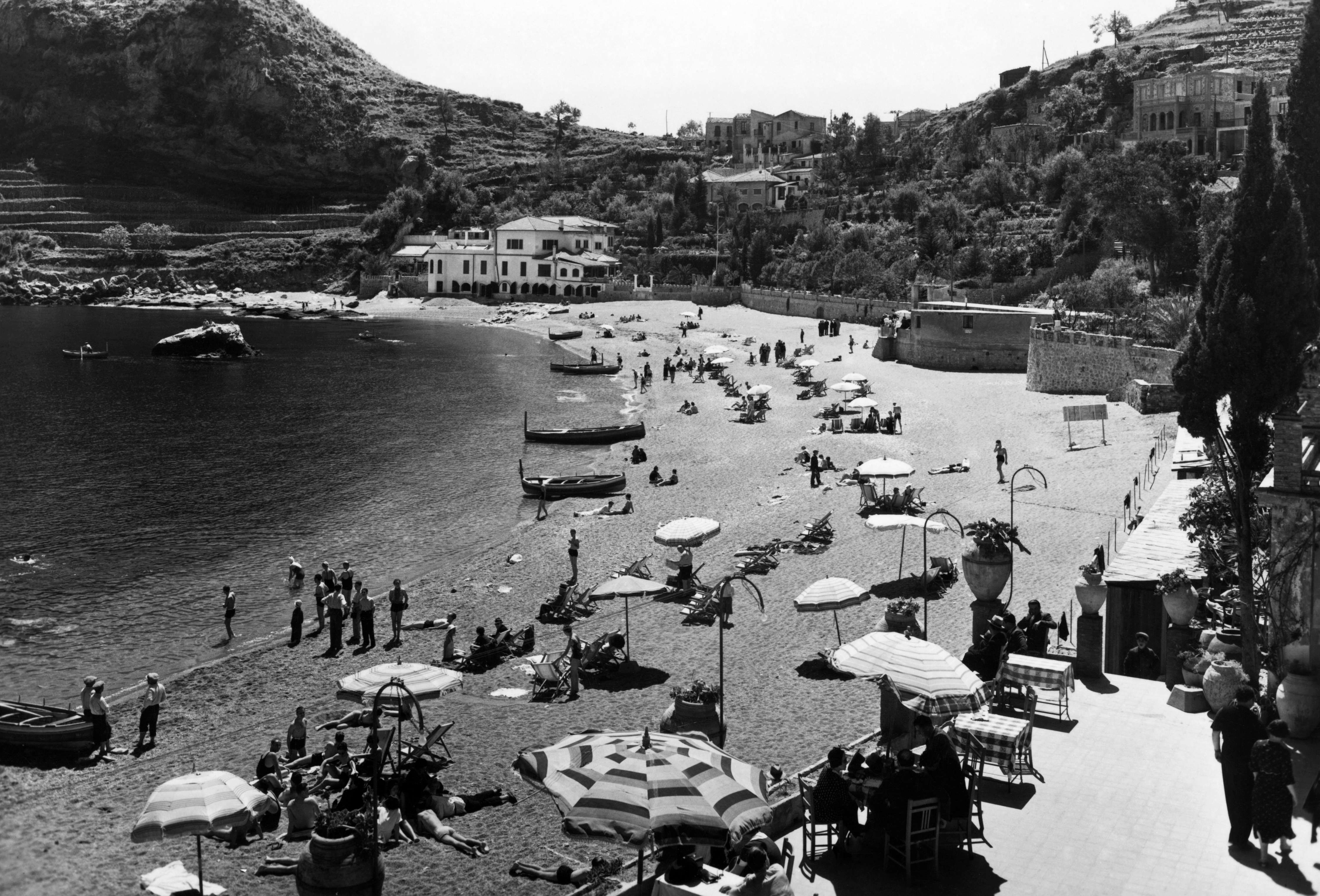 Italy, Sicily, Taormina, mazzaro beach, 1950